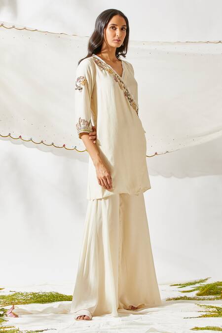 Devyani Mehrotra_White Viscose Cotton Silk V Neck Embroidered Kurta Set_Online_at_Aza_Fashions