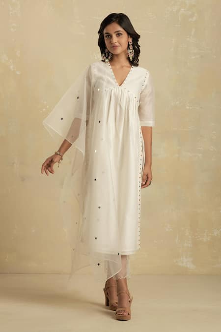 Charkhee Chanderi Embroidered Kurta Set 