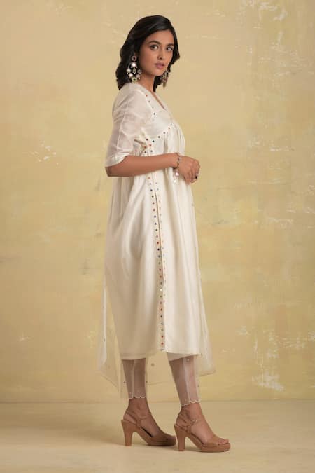 Charkhee Chanderi Embroidered Kurta Set 