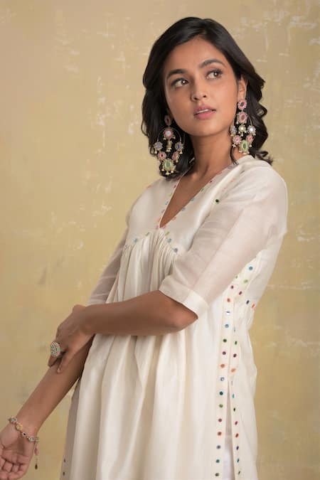 Buy Charkhee White Kurta Chanderi Lining Pant Embroidery V Neck Set Online at Aza Fashions Buy_Charkhee_White Kurta Chanderi Lining Pant Embroidery V Neck Set _Online_at_Aza_Fashions