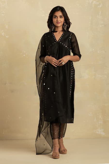 Charkhee Chanderi Embroidered Kurta Set 