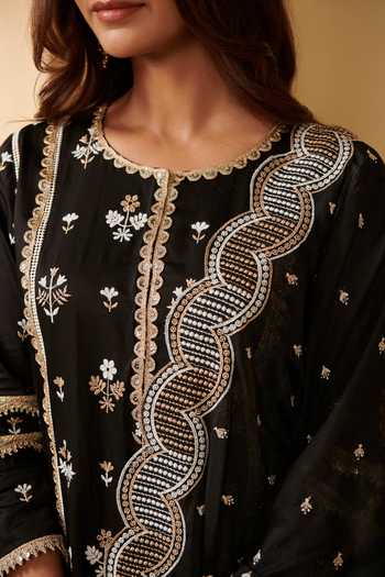 Buy Mulmul Black 100% Pure Mulmul Embroidered Floral Round Kaveri Kurta Pant Set Online at Aza Fashions Buy_Mulmul_Black 100% Pure Mulmul Embroidered Floral Round Kaveri Kurta Pant Set _Online_at_Aza_Fashions