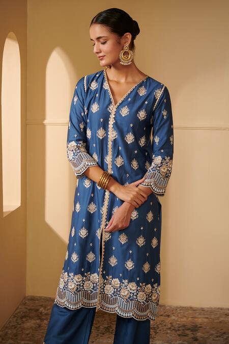 Shop Mulmul Blue 100% Pure Mulmul Embroidered Floral V Periyar Kurta And Pant Set at Aza Fashions Shop_Mulmul_Blue 100% Pure Mulmul Embroidered Floral V Periyar Kurta And Pant Set _at_Aza_Fashions