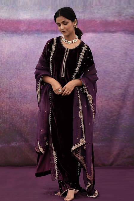 Deep Thee Velvet Embroidered Kurta Set 