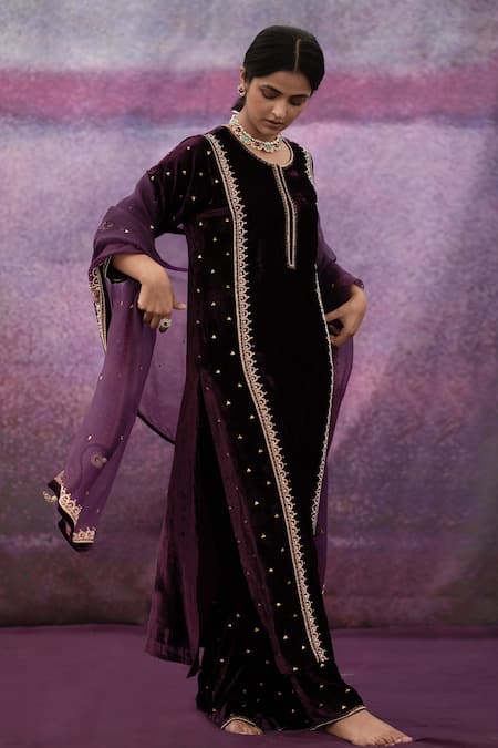 Deep Thee Purple Organza, Velvet Bead , Thread Round Embroidered Kurta Set Online at Aza Fashions Deep Thee_Purple Organza, Velvet Bead , Thread Round Embroidered Kurta Set _Online_at_Aza_Fashions