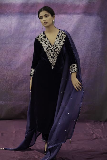 Deep Thee Velvet Embroidered Kurta Set 