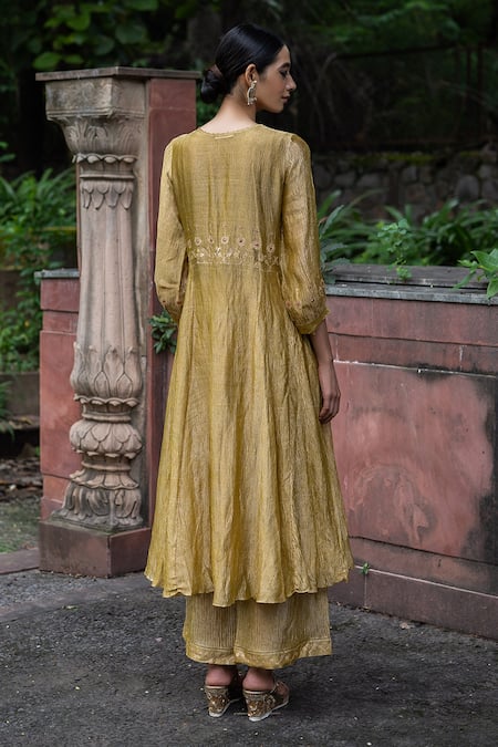 Shop Deep Thee Yellow Organza, Tissue Silk Aari And Zardozi V Neck Kurta Set at Aza Fashions Shop_Deep Thee_Yellow Organza, Tissue Silk Aari And Zardozi V Neck Kurta Set _at_Aza_Fashions