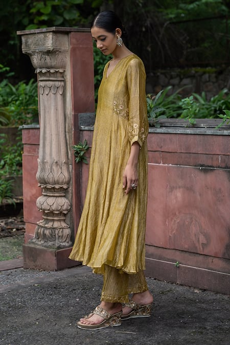 Deep Thee Yellow Organza, Tissue Silk Aari And Zardozi V Neck Kurta Set Online at Aza Fashions Deep Thee_Yellow Organza, Tissue Silk Aari And Zardozi V Neck Kurta Set _Online_at_Aza_Fashions