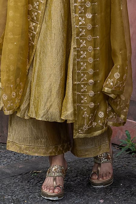 Shop Deep Thee Yellow Organza, Tissue Silk Aari And Zardozi V Neck Kurta Set Online at Aza Fashions Shop_Deep Thee_Yellow Organza, Tissue Silk Aari And Zardozi V Neck Kurta Set _Online_at_Aza_Fashions
