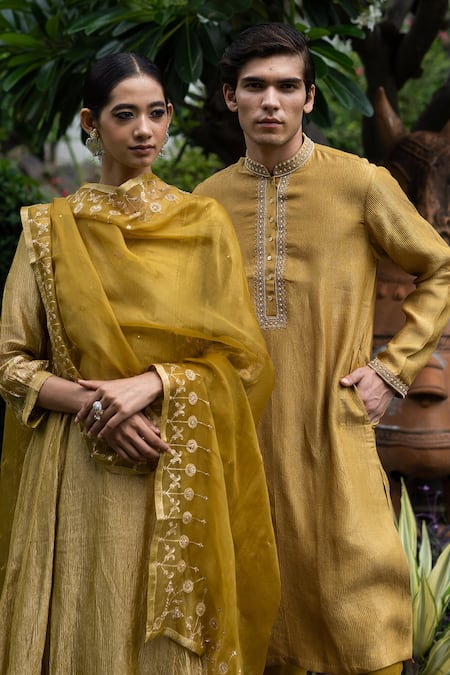 Deep Thee Yellow Organza, Tissue Silk Aari And Zardozi V Neck Kurta Set at Aza Fashions Deep Thee_Yellow Organza, Tissue Silk Aari And Zardozi V Neck Kurta Set _at_Aza_Fashions