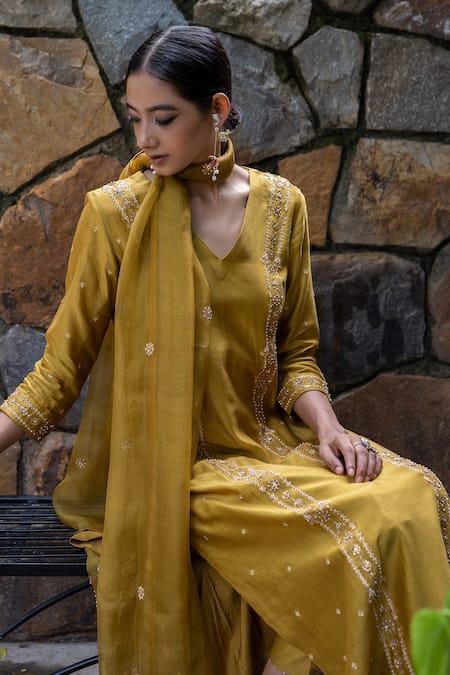 Buy Deep Thee Yellow Organza, Chanderi Floral V Neck Embroidered Kurta Set Online at Aza Fashions Buy_Deep Thee_Yellow Organza, Chanderi Floral V Neck Embroidered Kurta Set _Online_at_Aza_Fashions