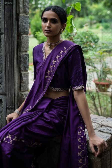Shop_Deep Thee_Purple Silk Paisley V Neck Saree With Blouse _Online_at_Aza_Fashions
