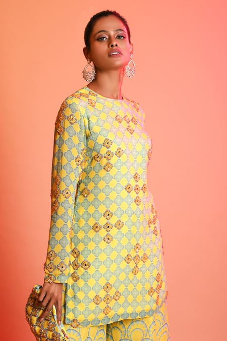 Diyarajvvir_Yellow Georgette V Neck Printed Kurta And Sharara Set _Online_at_Aza_Fashions