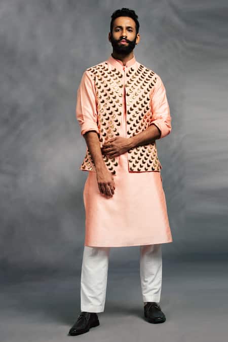 Shop Diyarajvvir Peach Cotton Silk Embroidered Bundi And Kurta Set at Aza Fashions Shop_Diyarajvvir_Peach Cotton Silk Embroidered Bundi And Kurta Set _at_Aza_Fashions