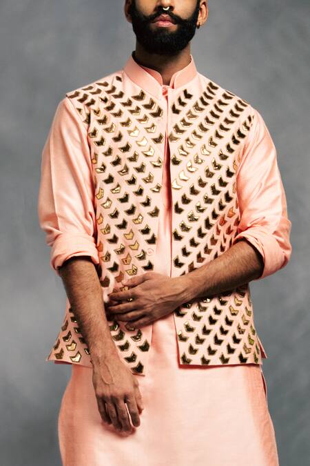 Diyarajvvir Peach Cotton Silk Embroidered Bundi And Kurta Set Online at Aza Fashions Diyarajvvir_Peach Cotton Silk Embroidered Bundi And Kurta Set _Online_at_Aza_Fashions