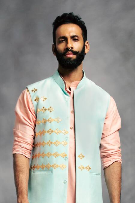 Diyarajvvir Peach Cotton Silk Embroidered Bundi And Kurta Set Online at Aza Fashions Diyarajvvir_Peach Cotton Silk Embroidered Bundi And Kurta Set _Online_at_Aza_Fashions