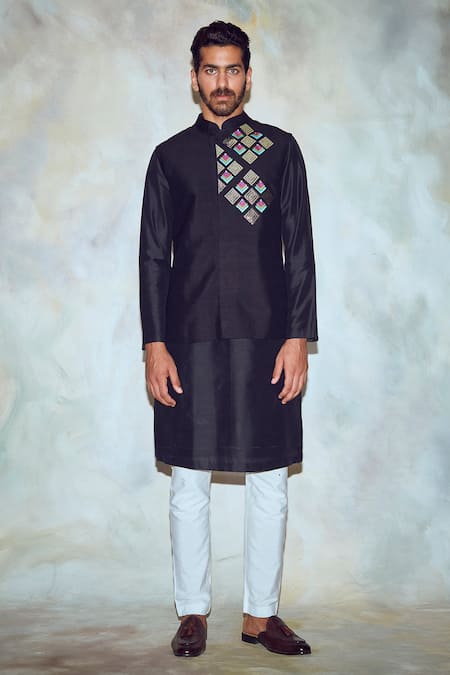 DiyaRajvvir Embroidered Bundi with Kurta 