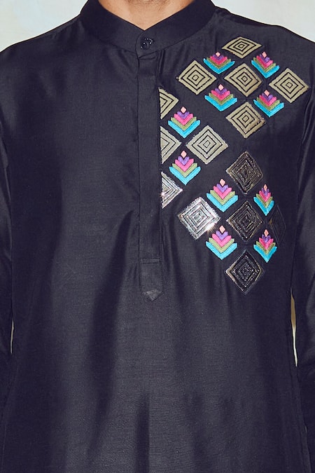 Diyarajvvir_Black Silk Lining Embroidered Straight Kurta _Online_at_Aza_Fashions