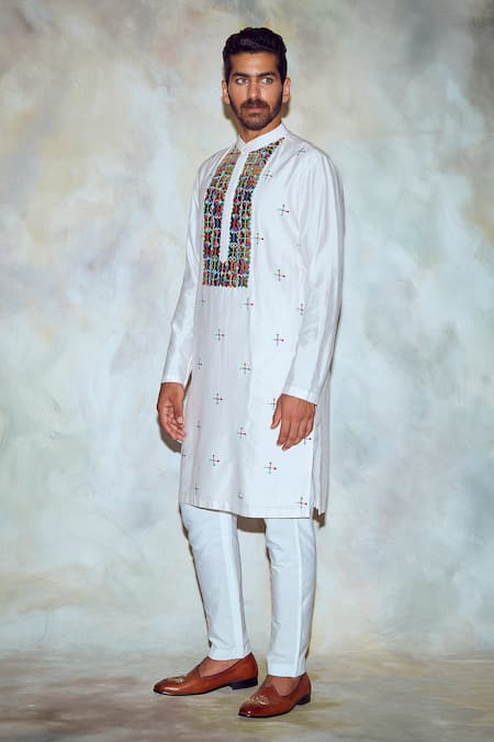 Diyarajvvir Embroidered Straight Kurta 