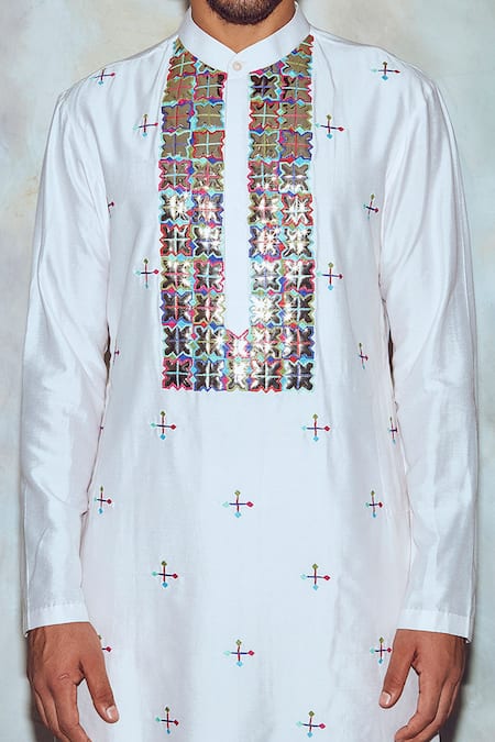 Buy_Diyarajvvir_Pink Silk Lining Embroidered Straight Kurta _Online_at_Aza_Fashions