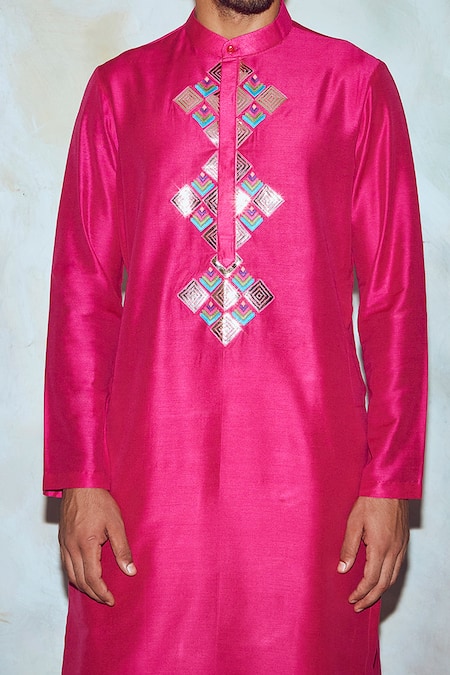 Buy_Diyarajvvir_Pink Silk Lining Embroidered Straight Kurta _Online_at_Aza_Fashions
