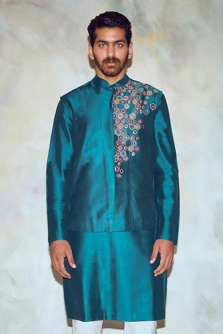 Diyarajvvir Green Cotton Silk Embroidered Bundi With Kurta Online at Aza Fashions Diyarajvvir_Green Cotton Silk Embroidered Bundi With Kurta _Online_at_Aza_Fashions