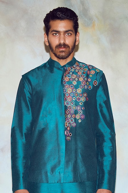 Buy Diyarajvvir Green Cotton Silk Embroidered Bundi With Kurta Online at Aza Fashions Buy_Diyarajvvir_Green Cotton Silk Embroidered Bundi With Kurta _Online_at_Aza_Fashions