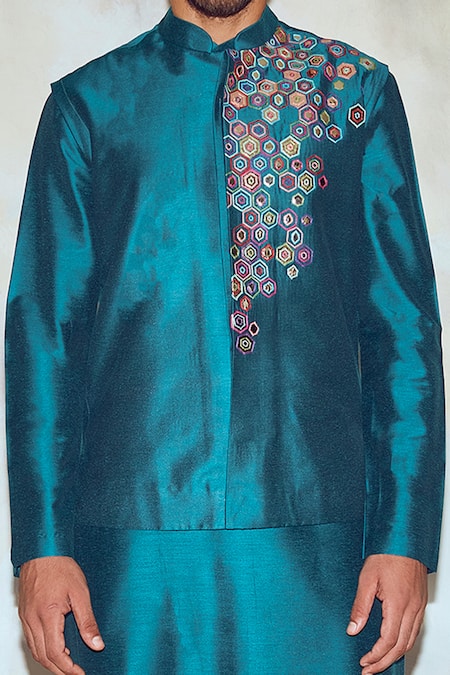 Shop Diyarajvvir Green Cotton Silk Embroidered Bundi With Kurta Online at Aza Fashions Shop_Diyarajvvir_Green Cotton Silk Embroidered Bundi With Kurta _Online_at_Aza_Fashions