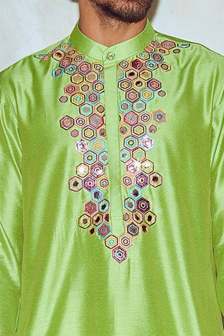 Buy_Diyarajvvir_Green Silk Lining Embroidered Straight Kurta _Online_at_Aza_Fashions