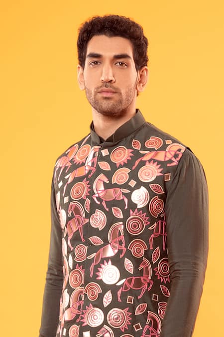 Shop_Diyarajvvir_Green Silk Bundi Lining Mul Embroidered And Kurta Set _Online_at_Aza_Fashions