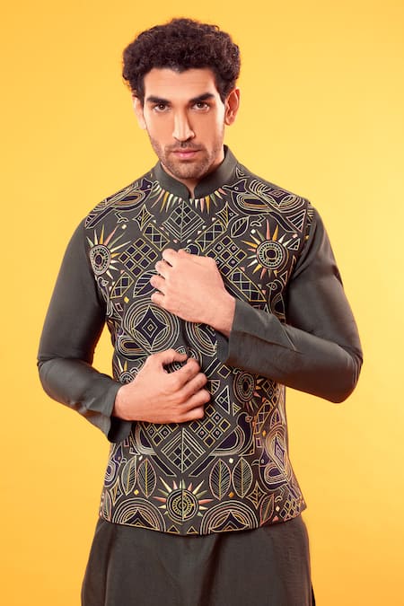 Shop_Diyarajvvir_Green Silk Bundi Lining Mul Embroidered And Kurta Set _Online_at_Aza_Fashions