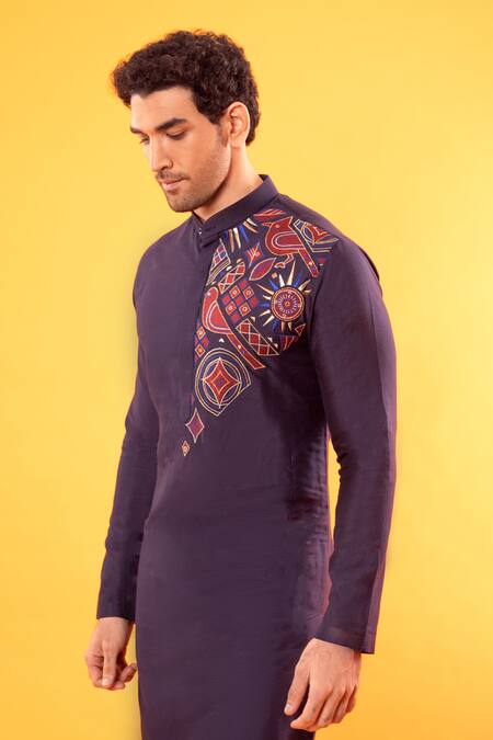 Diyarajvvir_Blue Silk Bundi Lining Mul Embroidered And Kurta Set _Online_at_Aza_Fashions