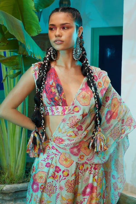 Diyarajvvir_Green Georgette, Modal Lining Shantoon V Pre-draped Pant Saree With Blouse _Online_at_Aza_Fashions