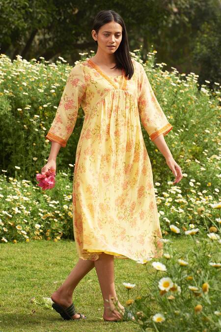 Priti Prashant Yellow Handwoven Mul Cotton V Neck Printed Dress Online at Aza Fashions Priti Prashant_Yellow Handwoven Mul Cotton V Neck Printed Dress _Online_at_Aza_Fashions