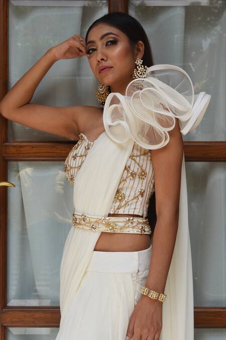 Parul Gandhi_White Net, Lycra Sweetheart Neck Pre-draped Saree Set _Online_at_Aza_Fashions