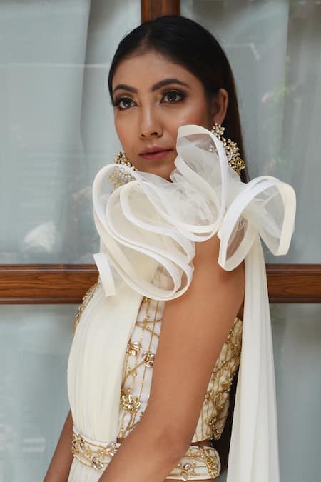 Parul Gandhi_White Net, Lycra Sweetheart Neck Pre-draped Saree Set _at_Aza_Fashions