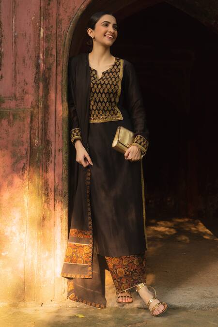 Buy Shrutkirti Black Kurta Cotton And Embroidery Ajrakh Round Notched Set at Aza Fashions Buy_Shrutkirti_Black Kurta Cotton And Embroidery Ajrakh Round Notched Set_at_Aza_Fashions