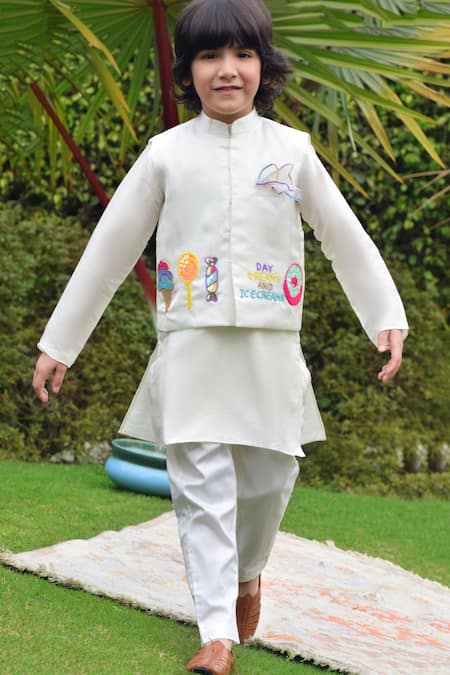 Panchhi by Kanupriya Tibrewala Embroidered Bundi & Kurta Set 