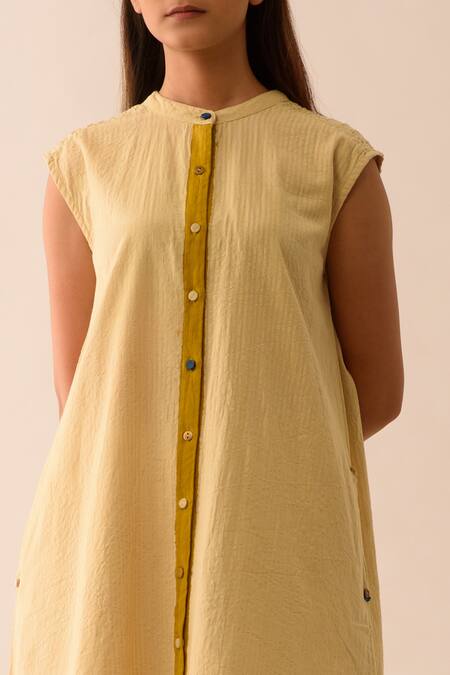 Buy JAYATI GOENKA Beige Upcycled Seersucker Mandarin Collar Asymmetric Kurta Online at Aza Fashions Buy_JAYATI GOENKA_Beige Upcycled Seersucker Mandarin Collar Asymmetric Kurta _Online_at_Aza_Fashions
