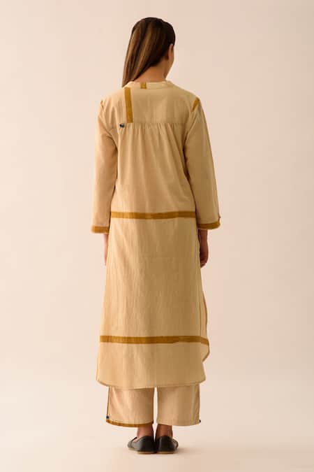 Shop JAYATI GOENKA Beige Upcycled Cotton Mandarin Collar Upcylced Checkered Kurta at Aza Fashions Shop_JAYATI GOENKA_Beige Upcycled Cotton Mandarin Collar Upcylced Checkered Kurta _at_Aza_Fashions