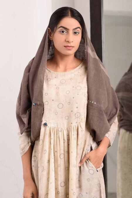 Shop JAYATI GOENKA White Cotton Round Printed Dress With Scarf Online at Aza Fashions Shop_JAYATI GOENKA_White Cotton Round Printed Dress With Scarf _Online_at_Aza_Fashions