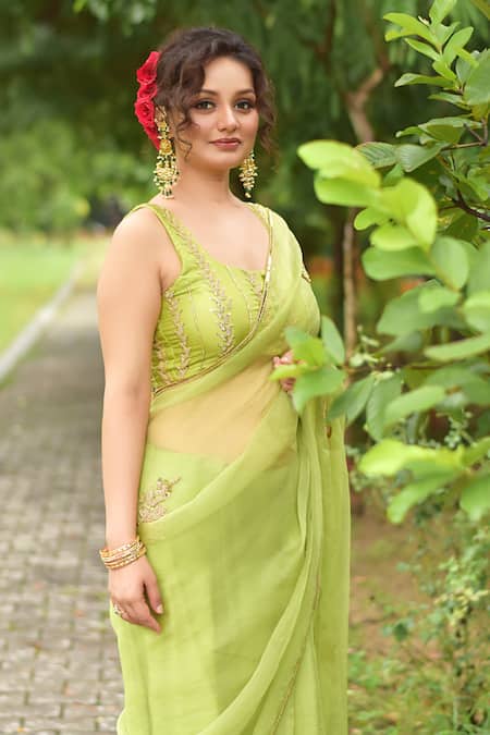 Buy PD CLOTH VILLA Women Dark Green Embroidered Velvet Saree Online at Best  Prices in India - JioMart.