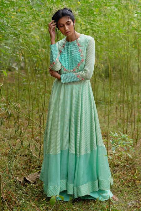 Buy Green Organza Round Embroidered Flared Kurta Lehenga Set For Women by  Incheetape Online at Aza Fashions.