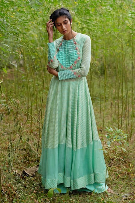Buy Green Organza Round Embroidered Flared Kurta Lehenga Set For Women by  Incheetape Online at Aza Fashions.