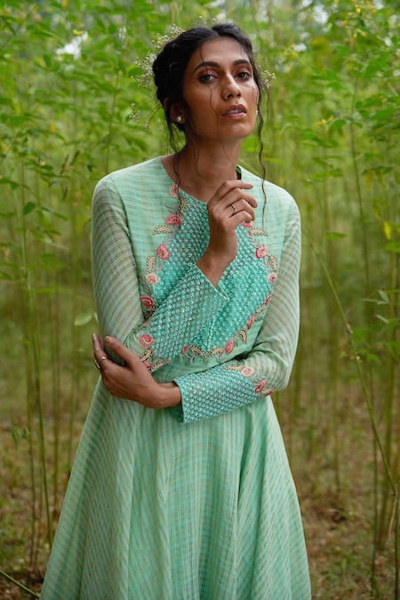 Shop Incheetape Green Organza, Linen, Silk Chanderi Round Embroidered Flared Kurta Lehenga Set at Aza Fashions Shop_Incheetape_Green Organza, Linen, Silk Chanderi Round Embroidered Flared Kurta Lehenga Set _at_Aza_Fashions