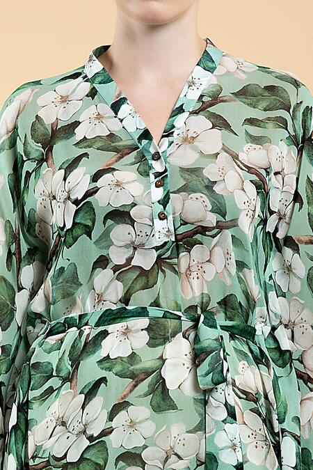 Divi By Sonal Khandelwal_Green Georgette V-neck Wild Apple Print Kaftan _at_Aza_Fashions