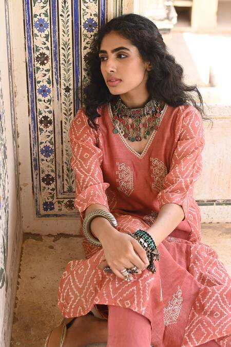 Buy Rekha Agra Peach Chanderi And Cotton Flax Block Print & Pearl V Neck Kurta & Pant Set Online at Aza Fashions Buy_Rekha Agra_Peach Chanderi And Cotton Flax Block Print & Pearl V Neck Kurta & Pant Set _Online_at_Aza_Fashions