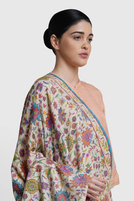 Shop Dusala White Handwoven Pashmina Stole at Aza Fashions Shop_Dusala_White Handwoven Pashmina Stole_at_Aza_Fashions