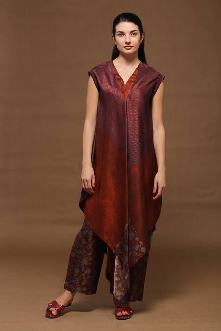 Clos_Maroon Dupion Silk Floral Print V Neck Asymmetric Kurta And Pant Set _Online_at_Aza_Fashions