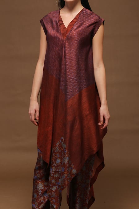 Buy_Clos_Maroon Dupion Silk Floral Print V Neck Asymmetric Kurta And Pant Set _Online_at_Aza_Fashions